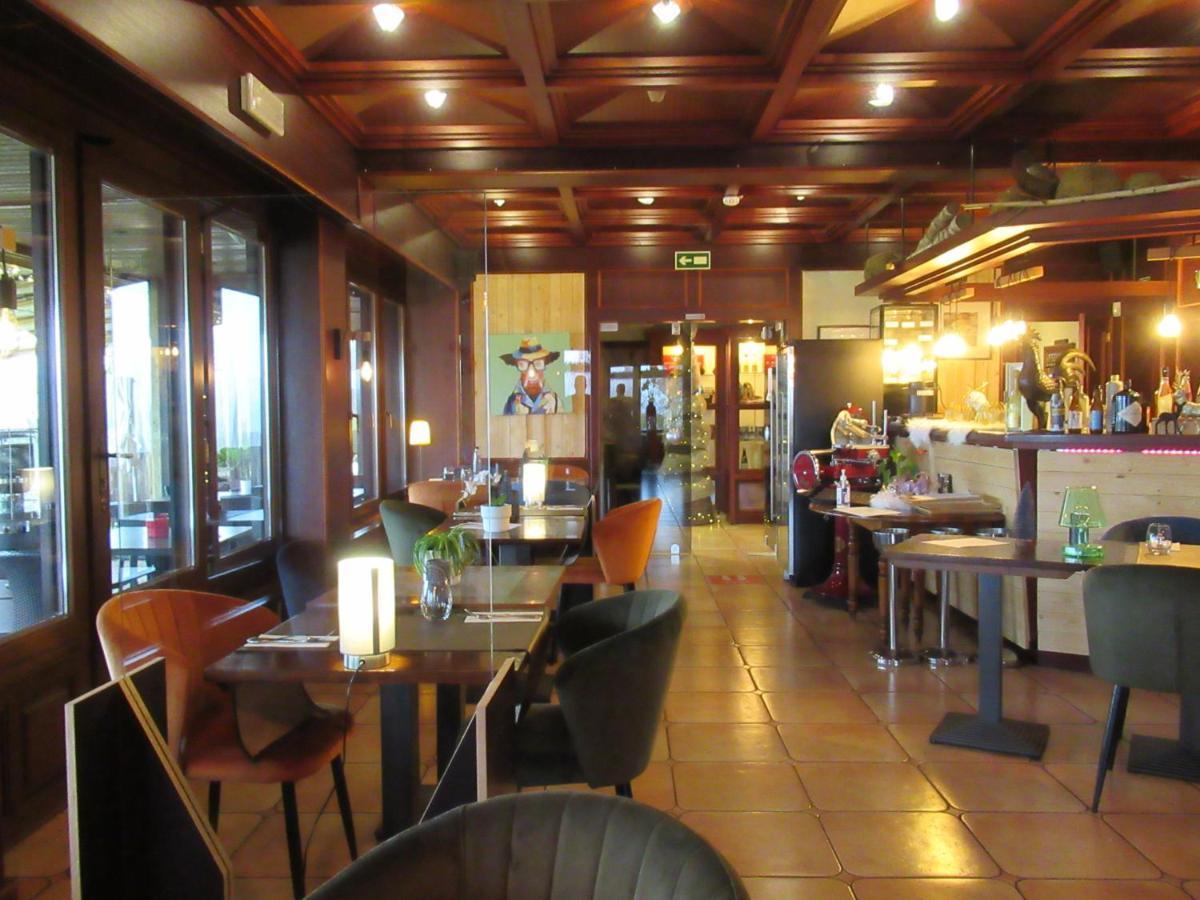 Hotel Restaurant N 4 Martelange Екстериор снимка