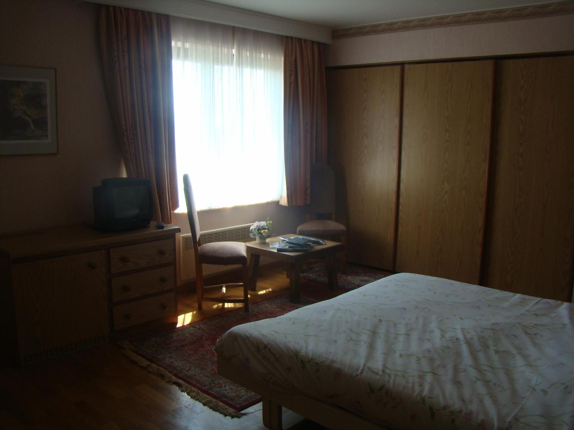 Hotel Restaurant N 4 Martelange Екстериор снимка