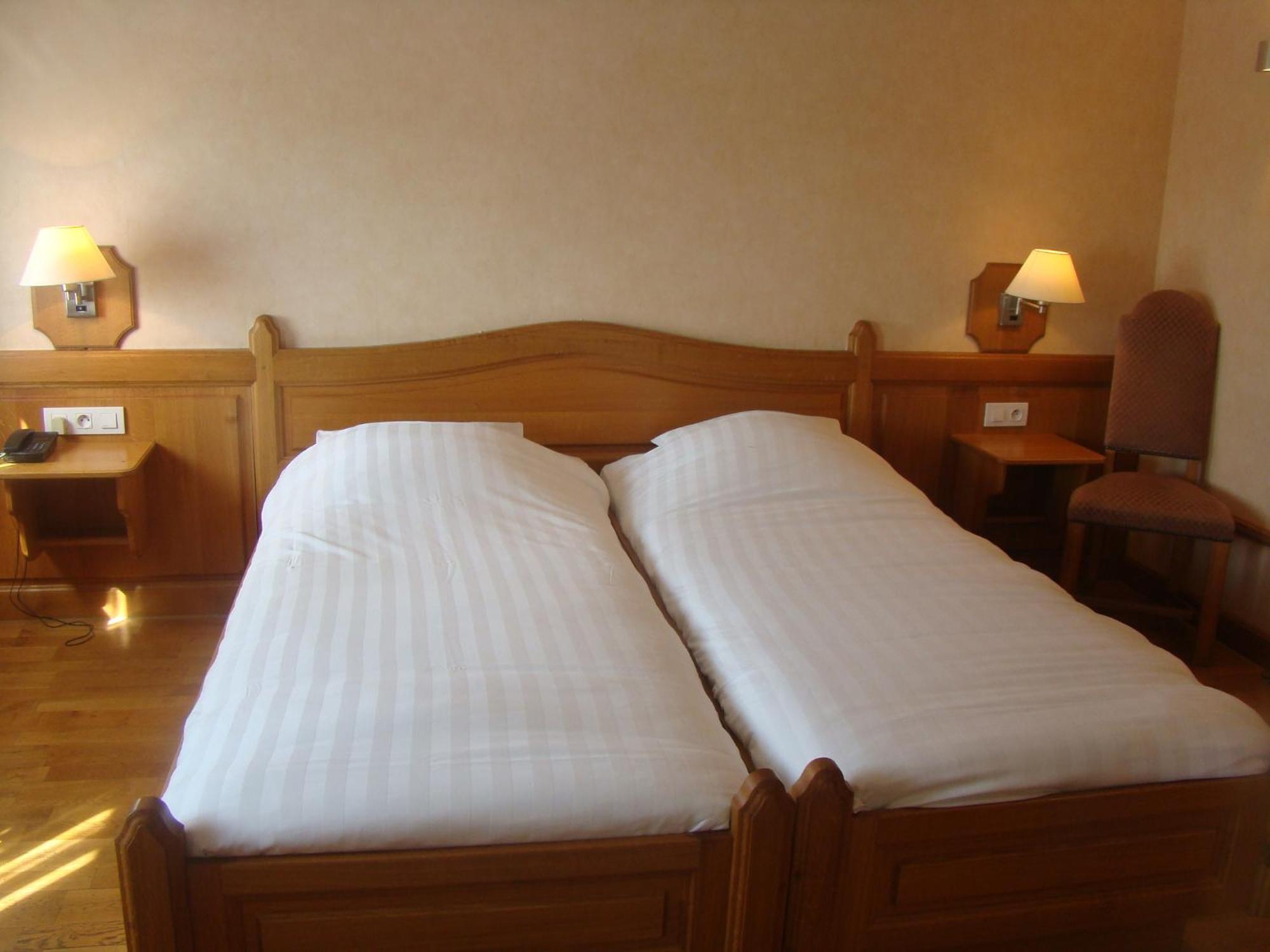 Hotel Restaurant N 4 Martelange Екстериор снимка