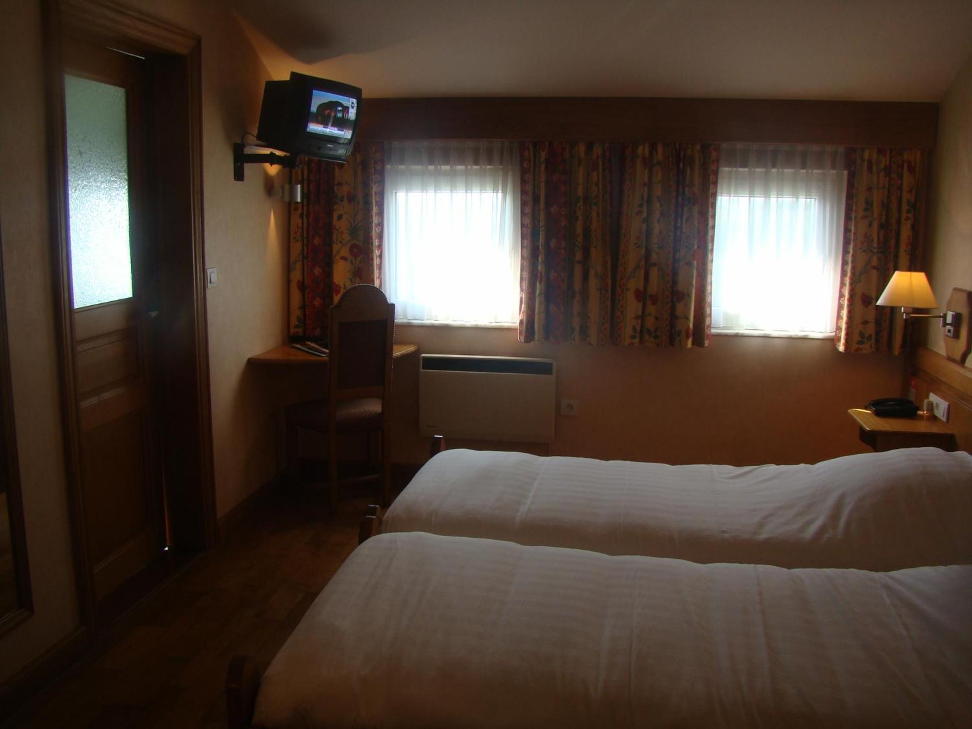 Hotel Restaurant N 4 Martelange Екстериор снимка