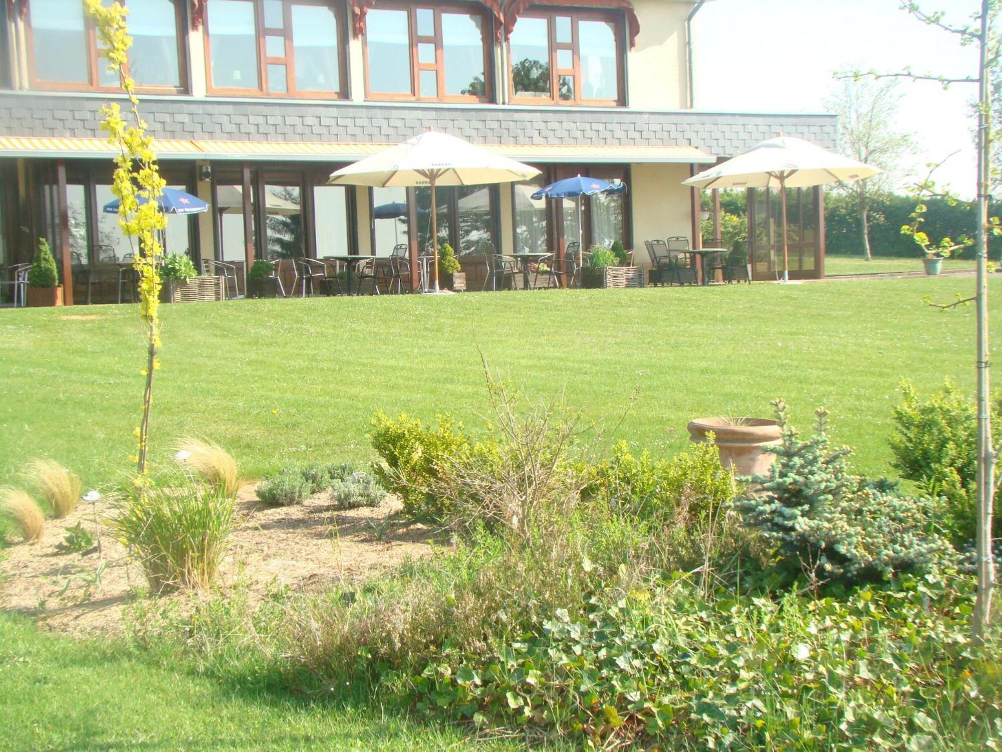 Hotel Restaurant N 4 Martelange Екстериор снимка