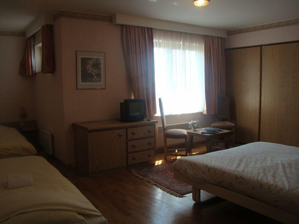 Hotel Restaurant N 4 Martelange Екстериор снимка