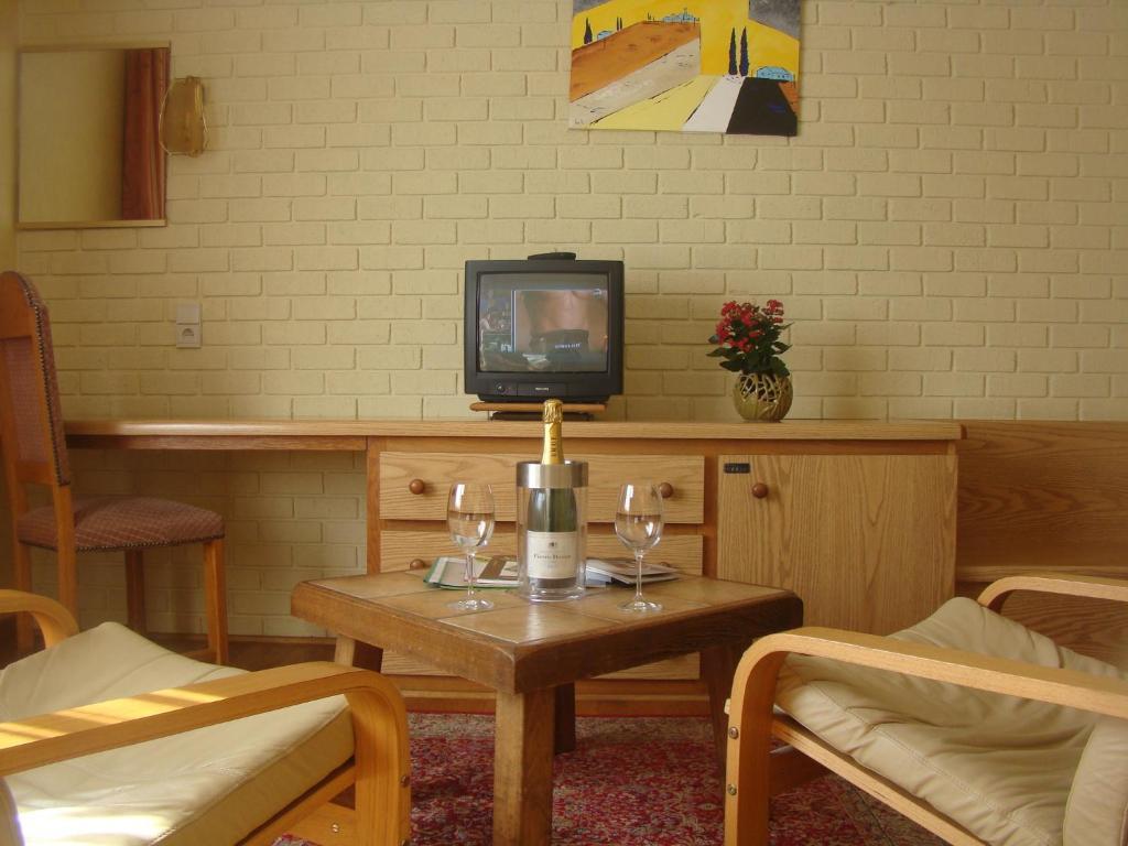 Hotel Restaurant N 4 Martelange Екстериор снимка
